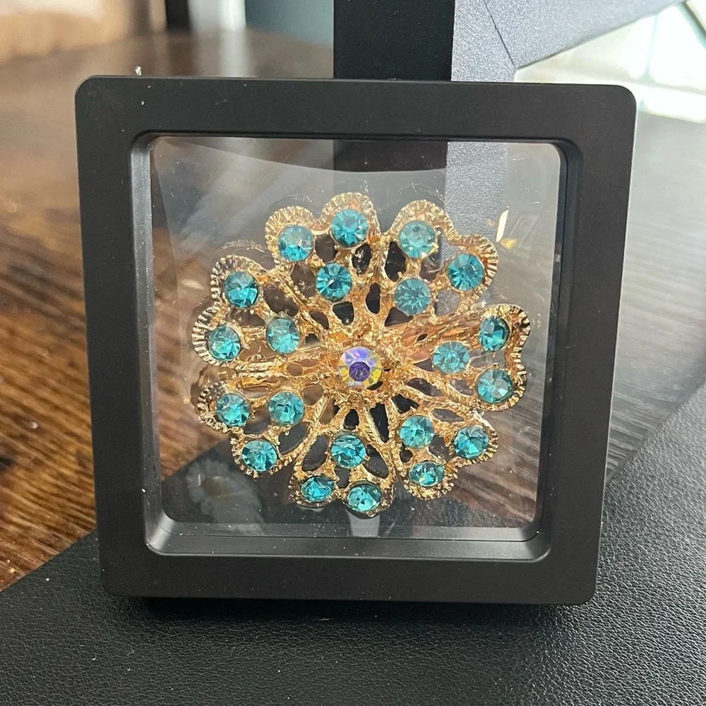 Gold and Blue Gem Brooch - Picture 2 of 4